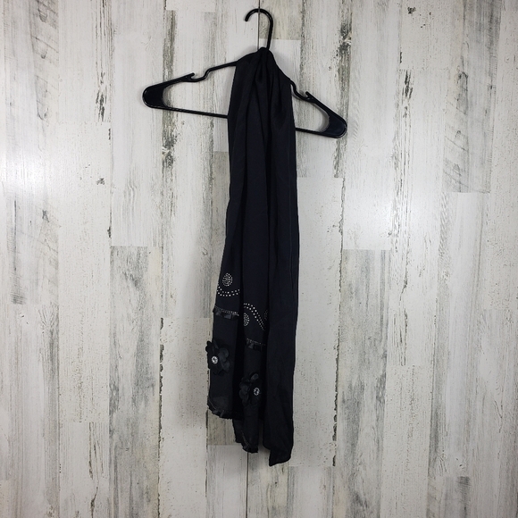 Unbranded black and silver scarf with flowers - Picture 5 of 5